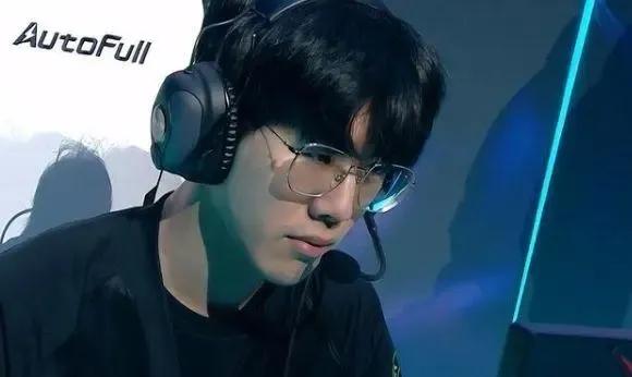 NBA消息：戴维斯复出独行侠险胜魔术重返附加赛，步行者狂屠奇才.