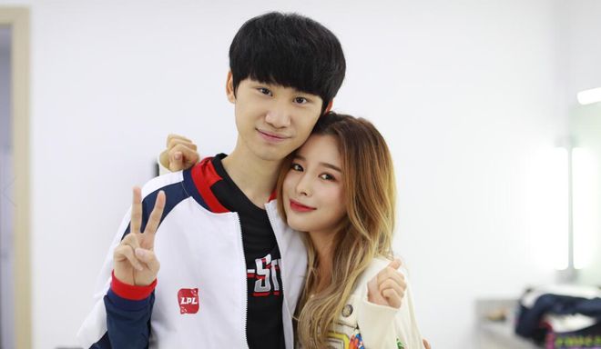 杆和刘艳并 杆和刘艳并