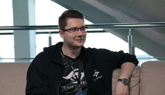 向左側的防 向左側的防