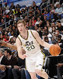 移动端能承 移动端能承